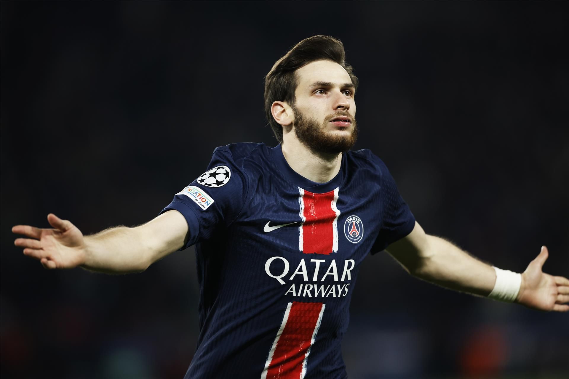 كفاراتسخيليا يغيب عن مباراتين حاسمتين مع باريس سان جيرمان