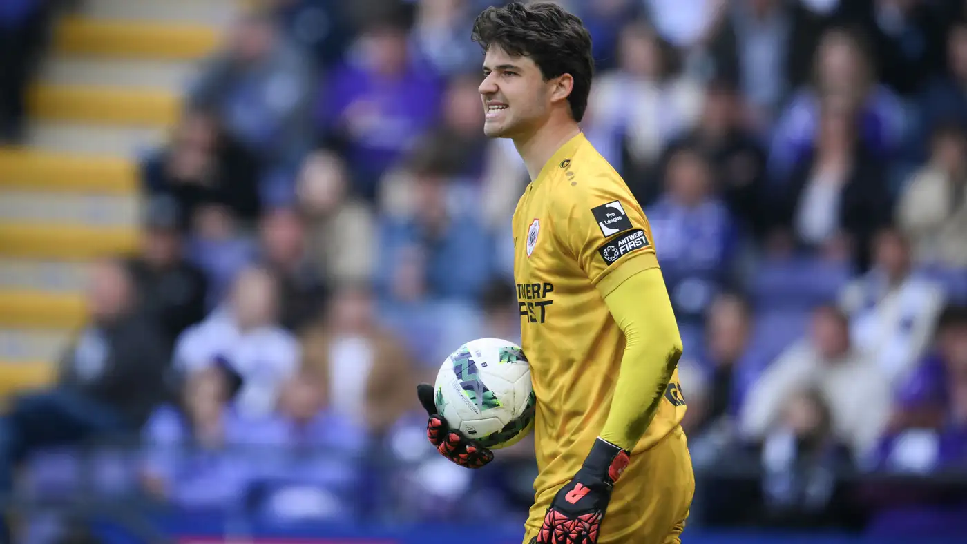 مانشستر يونايتد يقترب من التعاقد مع حارس أنتويرب البلجيكي